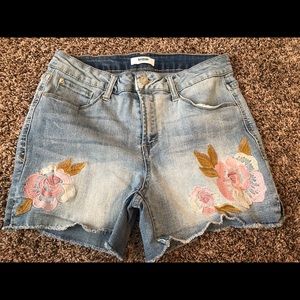 Sewn flower jean shorts